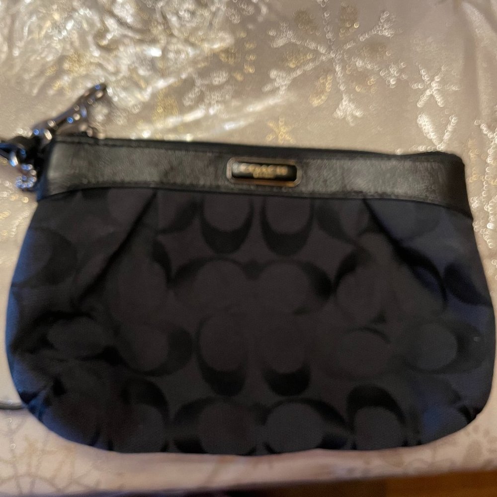 Coach Signature C wristlet Black